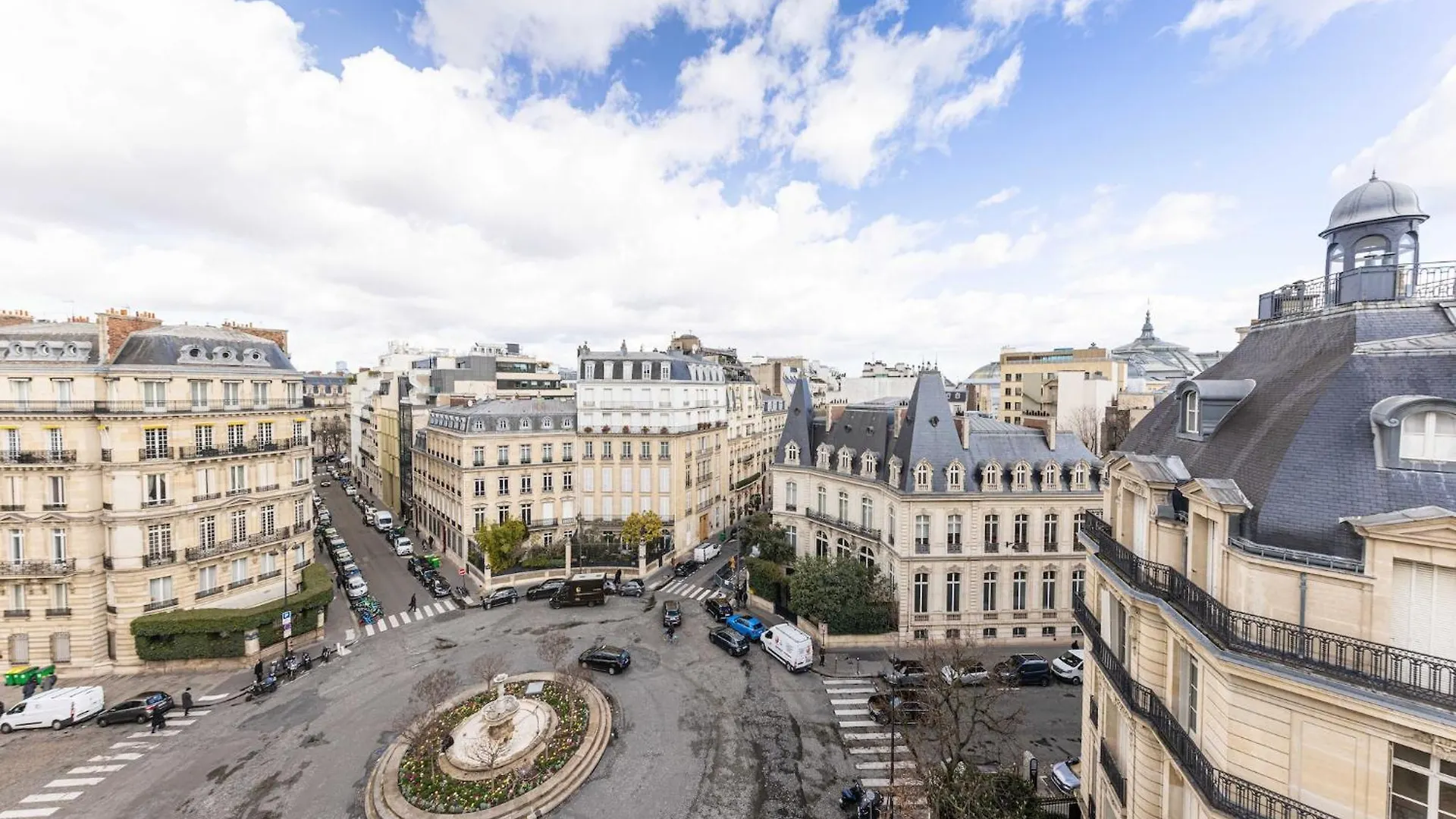 Charming Studio 1P Near Av Montaigne Paris