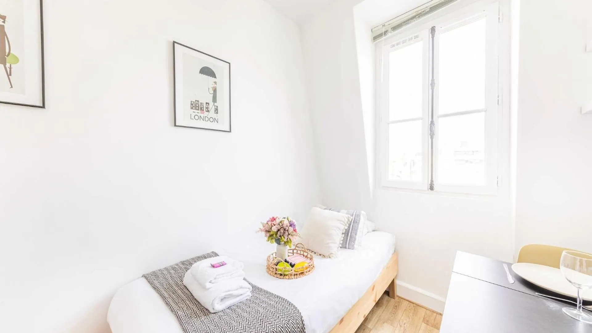 Charming Studio 1P Near Av Montaigne Paris