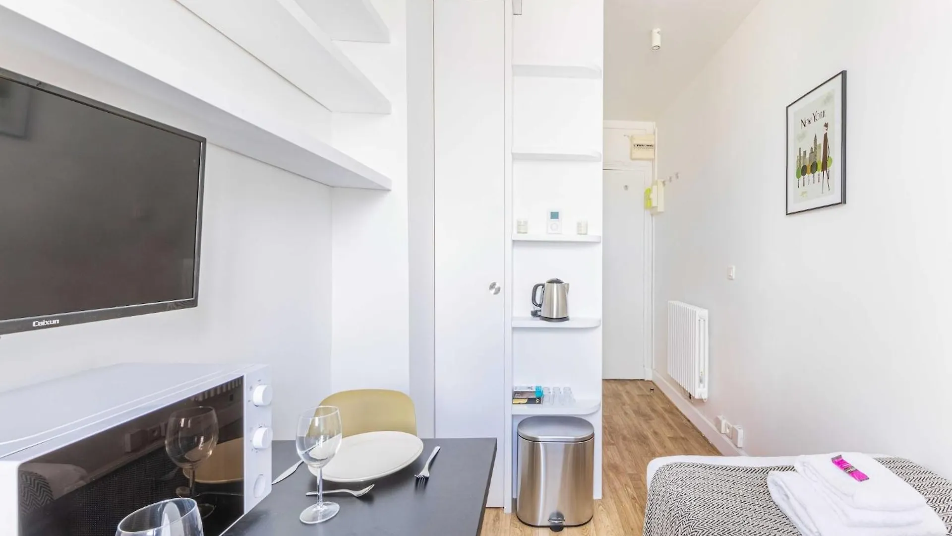 Charming Studio 1P Near Av Montaigne Paris