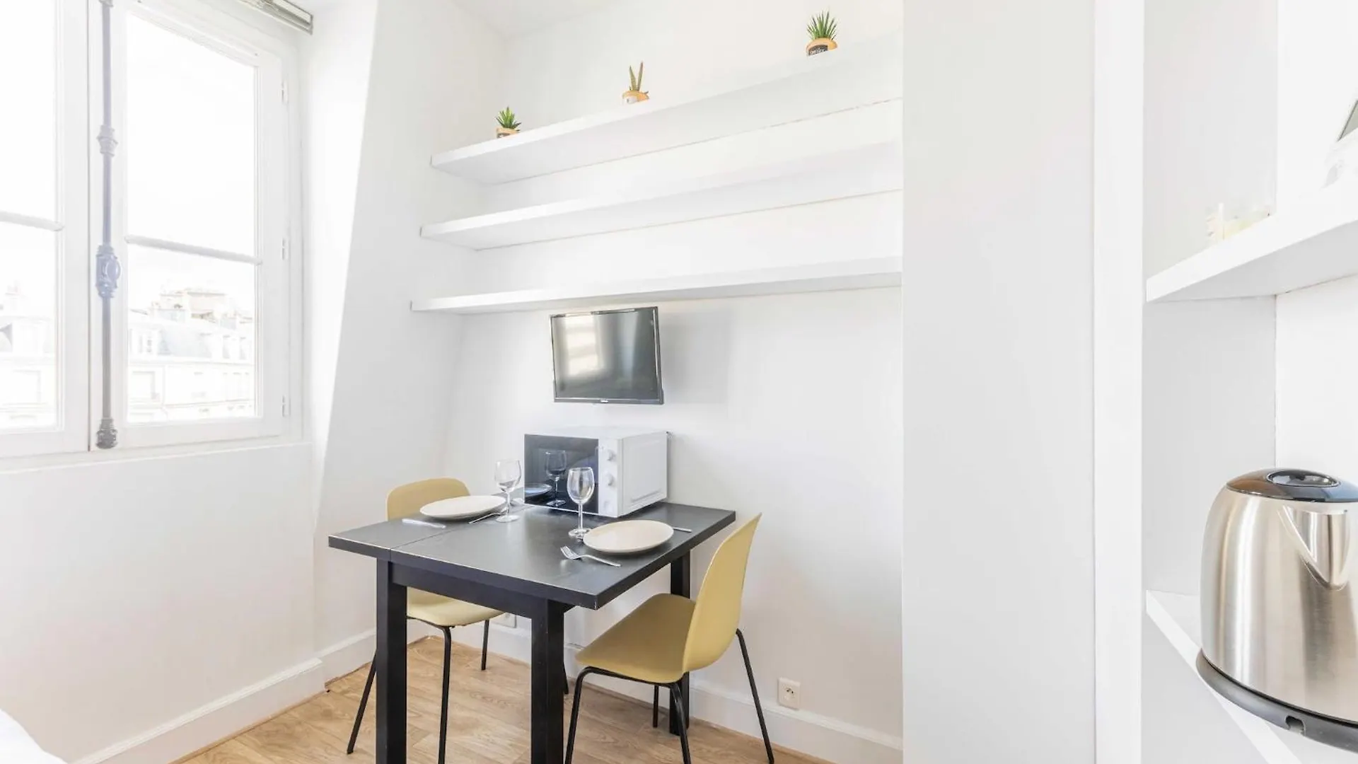 Charming Studio 1P Near Av Montaigne Paris Apartment