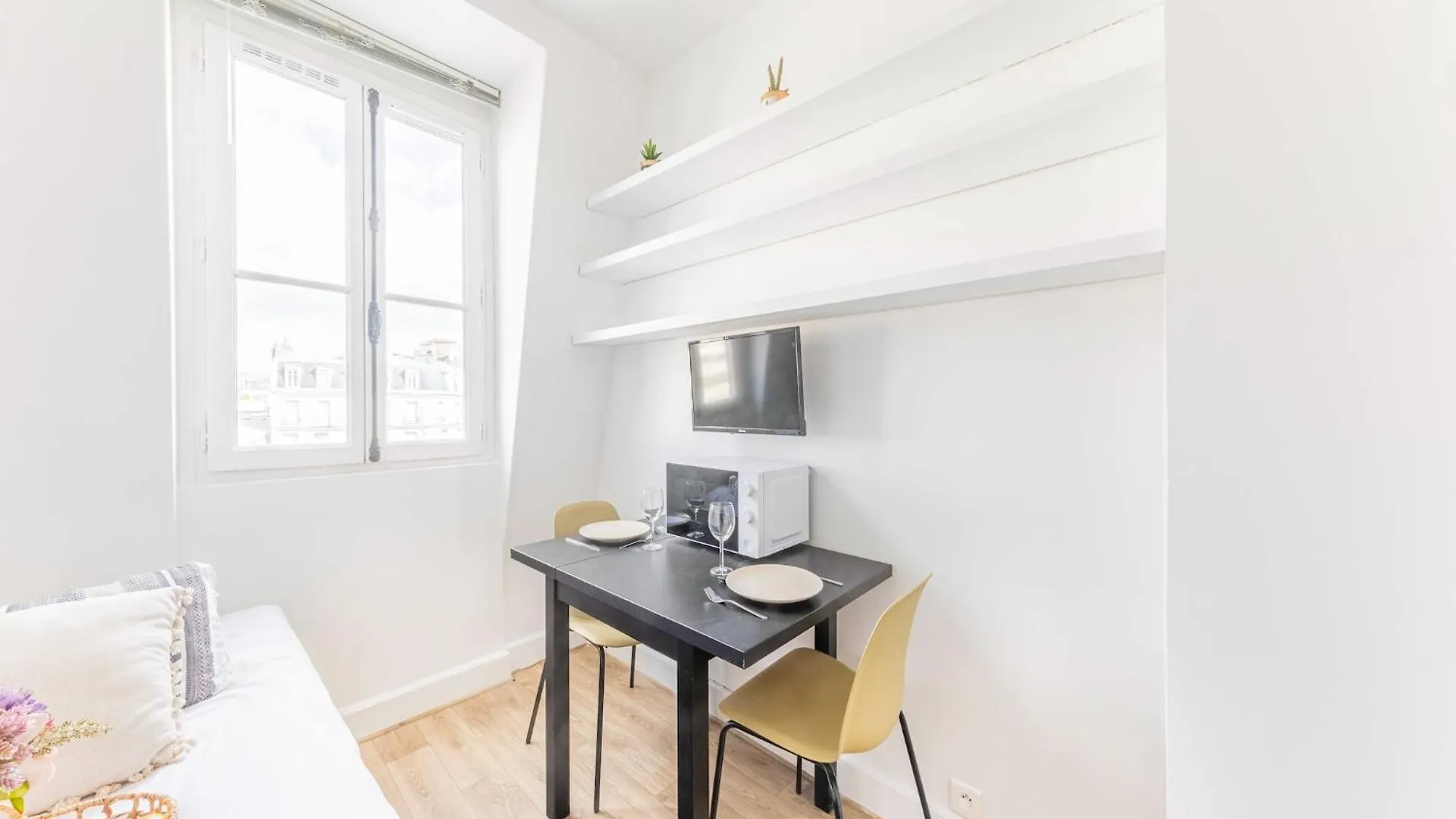 Apartment Charming Studio 1P Near Av Montaigne Paris France